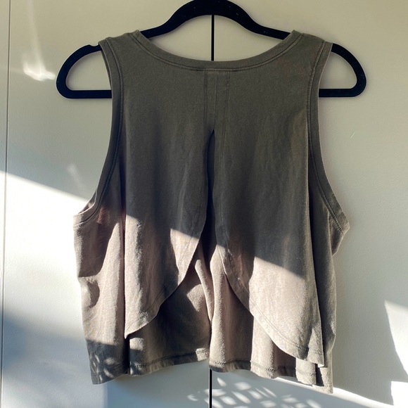 🌟3 for 20🌟 NWOT Open-Back Crop Top